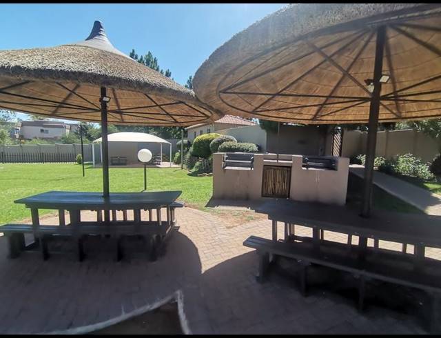 3 BEDROOM APARTMENT FOR SALE IN VANDERBIJLPARK SW 5